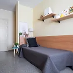 Residencia Universitaria Resa Emperador Carlos V Hostel *